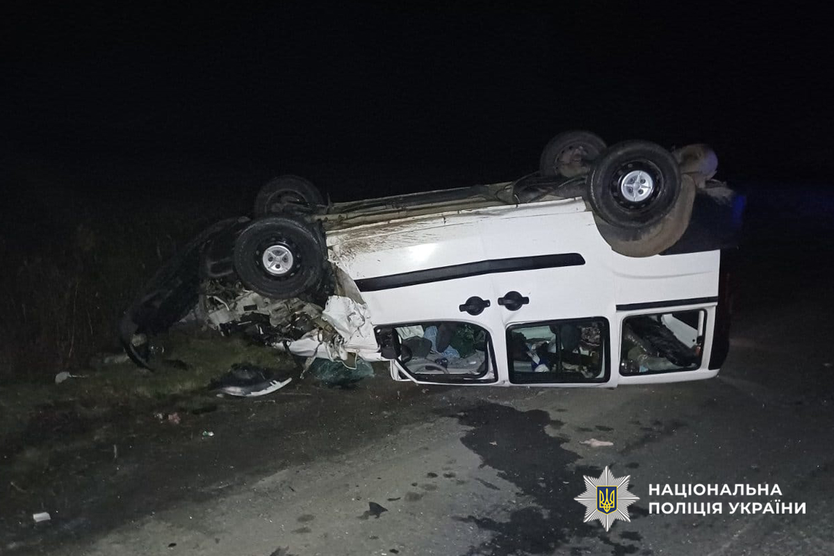 Перевернута автівка