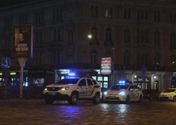 На горищі ЗМІ у Львові знайшли бойовий автомат з глушником