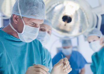 Юного волонтера з Харкова врятували львівські медики — пухлину знищили всього за 6 хвилин –