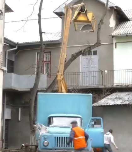 Комунальники у Бродах впали з 8-метрової висоти: двом посадовцям оголосили підозру