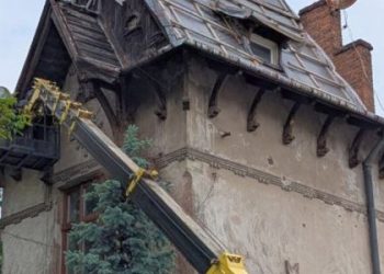 У Львові реставрують пошкоджену ракетним ударом віллу Геллера за 15 млн грн