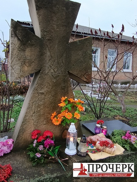 Хрест на Меморіали жертвам Голодоморів