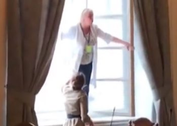 У Львові лікар спробувала викинутися з вікна міськради