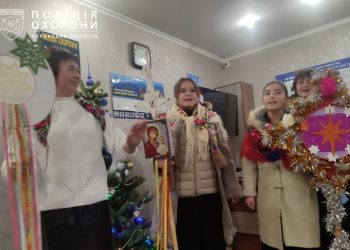 Діти зі Смілянської спецшколи привітали поліцейських Черкащини з Різдвом — Новости Черкасс
