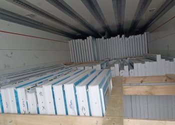 До Канева доставили вікна ще для двох будинків, які зазнали руйнувань через російську атаку — Новости Черкасс