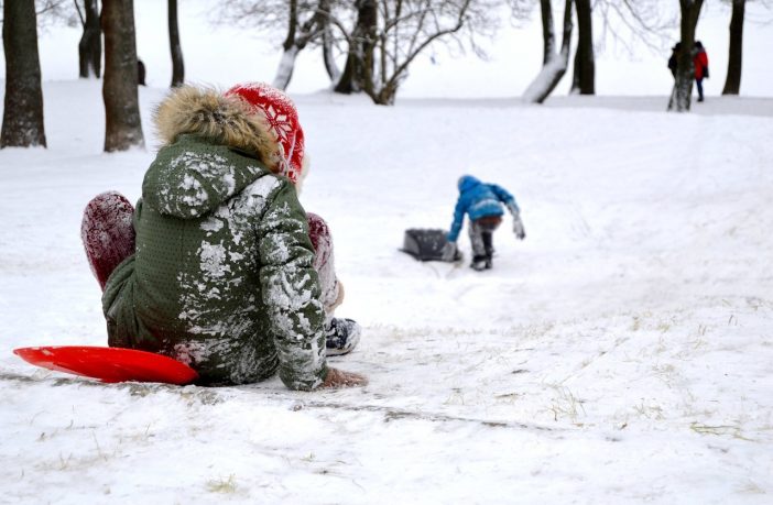 діти санки сніг сани санчата зима