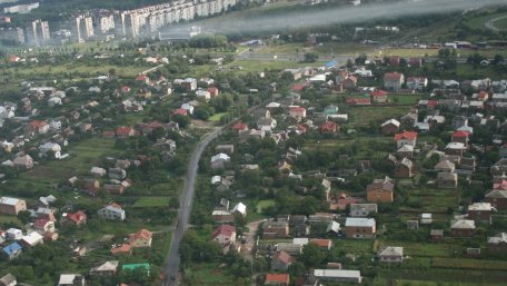 фото Олеся Гірняка Панорама Сокільників з літака. Територія Львова і Сокільників ділиться по вул. Стрийській