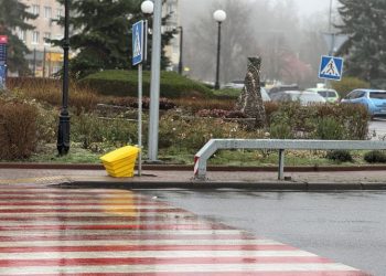 На центральних вулицях Канева встановлено контейнери для протиожеледної суміші — Новости Черкасс
