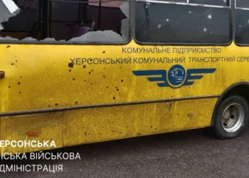 Росіяни атакували автобус дроном в Херсоні