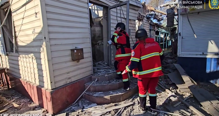 Екстрена допомога в Херсоні після обстрілу / Скриншот відео