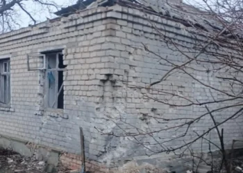Російський удар по Дніпровському району Херсона забрав життя мирного мешканця