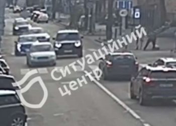 Сильний вітер у Дніпрі 13 грудня повалив дерева та дорожні знаки | АВТО НОВИНИ |