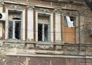 У Херсоні ліквідовують наслідки ранкового обстрілу історичного центру