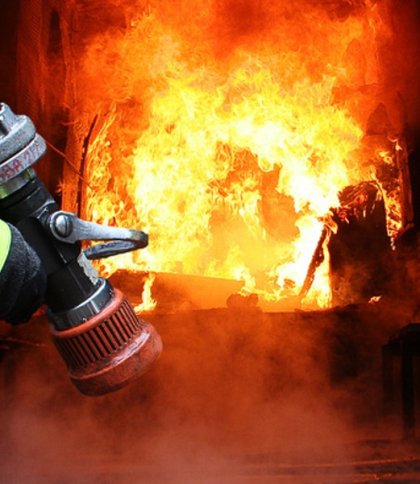 У Львові поліція встановлює особу загиблого через пожежу у вагончику