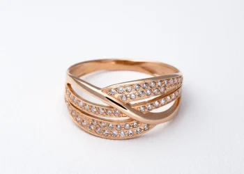 Чому саме золоті каблучки такі популярні серед українських жінок?