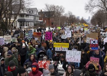 У Міннеаполісі та інших містах США тисячі людей протестували через вбивство жінки агентом ICE