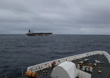 17 українських моряків з танкера Bella 1 залишаються у морі після захоплення