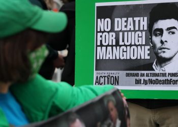 Американець хотів звільнити з в’язниці Луїджі Манджоне, вдаючи із себе агента ФБР. Тепер його самого судять | Світ