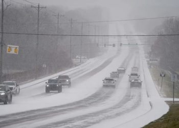 У США зимовий шторм забрав життя 85 людей, без світла залишилися сотні тисяч будинків — AP | Світ