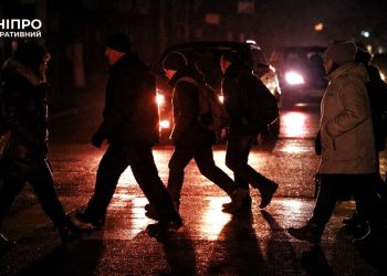 Блекаути в Дніпрі: як виживають пішоходи | АВТО НОВИНИ |