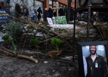 Убитий у Міннеаполісі чоловік був медпрацівником. Місцева влада подала позов проти федеральних органів | Світ