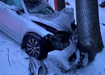 Неподалік Легедзиного авто зіштовхнулось із деревом, травмувалася пасажирка — Новости Черкасс