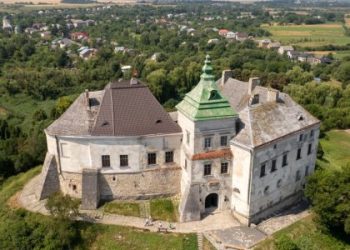 Поляки відреставрують другий поверх вежі Олеського замку — Львівщіна