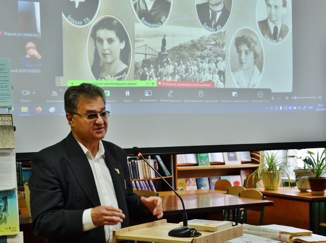 Тарас Пустовіт