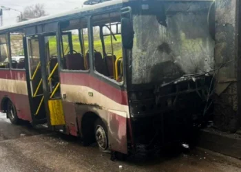 Російські оператори дронів атакували в Херсоні маршрутний автобус та тролейбус: є постраждалі та загиблі