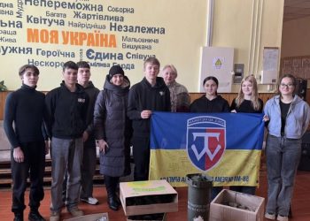 Шполянські школярі виготовили 180 окопних свічок для захисників — Новости Черкасс