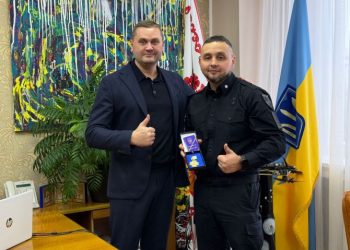 Тренкін від імені мера відзначив інспектора роти ТОР — Новости Черкасс