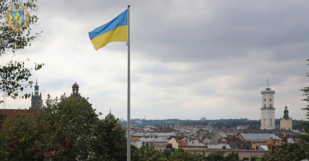 Над Меморіалом пам’яті Героїв Небесної Сотні підняли Державний Прапор