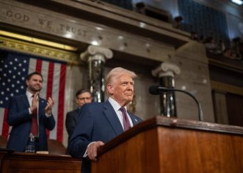 В ефірі телеканалу США невідомий голосом президента розкритикував заборону на мита