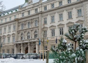 Львівська ОВА на 19 місці за рівнем зарплат обласних чиновників — Львівщіна