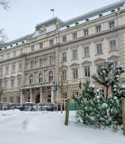 Львівська ОВА на 19 місці за рівнем середньомісячних зарплат обласних чиновників