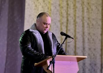 На засіданні сесії Канівської міської ради представили нового депутата  — Новости Черкасс