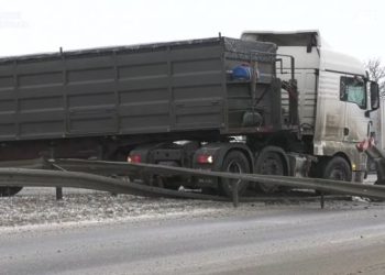 Одна із головних трас країни – у критичному стані: фури втрачають колеса, а водії скаржаться — Новости Черкасс
