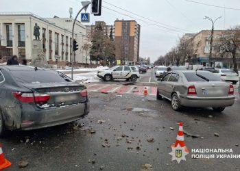 У Черкасах зіткнулися Lexus та Skoda: поліцейські встановлюють обставини події — Новости Черкасс