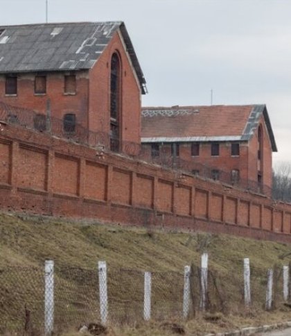 У Дрогобичі жінка сховала спирт у контрацептивах, а гроші — в каві у посилці для засудженого