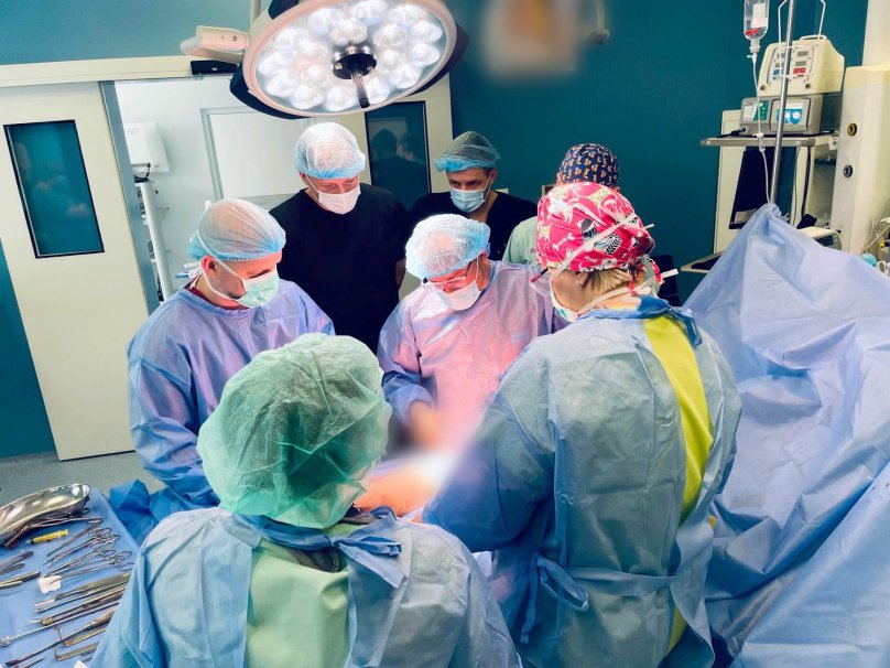 Медики під час операції