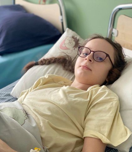 Пухлину розміром з диню видалили з тазу 11-річної дівчинки у Львові