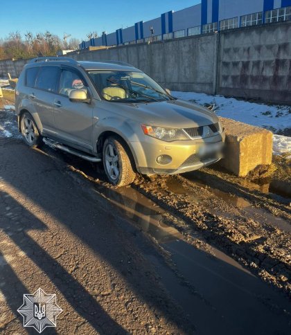 В 10 разів більше за норму: п’яний львів’янин на Mitsubishi в’їхав у бетонний блок