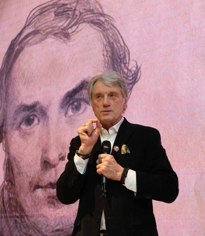 Віктор Ющенко відвідав відкриття виставки Тараса Шевченка у Львові