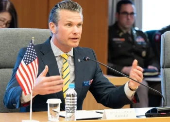 До генералів не підвищать лише жінок і темношкірих. Міністра війни США Гегсета звинувачують у сексизмі та расизмі — NYT | Світ