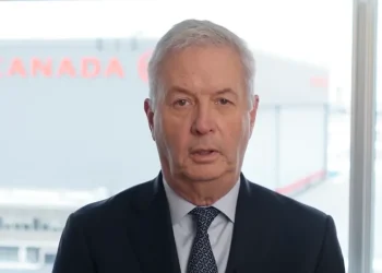 Гендиректор Air Canada пішов у відставку через мовний скандал