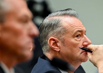 Тиск адміністрації на керівника призводить до його госпіталізацій — Politico