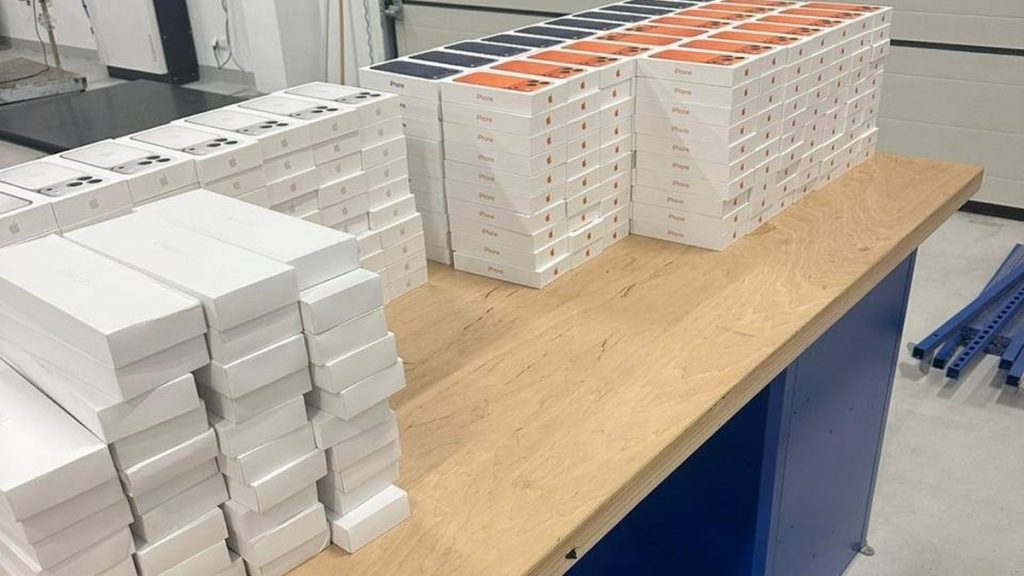 $100 000 000 контрабанди Apple: чому «Ябко» може зникнути з України назавжди