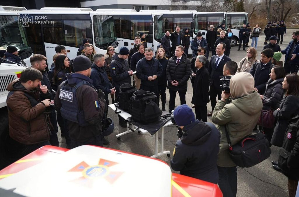 група людей