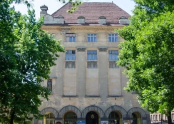 Львівська міськрада прийняла театр ляльок у комунальну власність