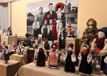 Модні ляльки: у краєзнавчому музеї представили виставку унікальних іграшок (ФОТО) — Новости Черкасс